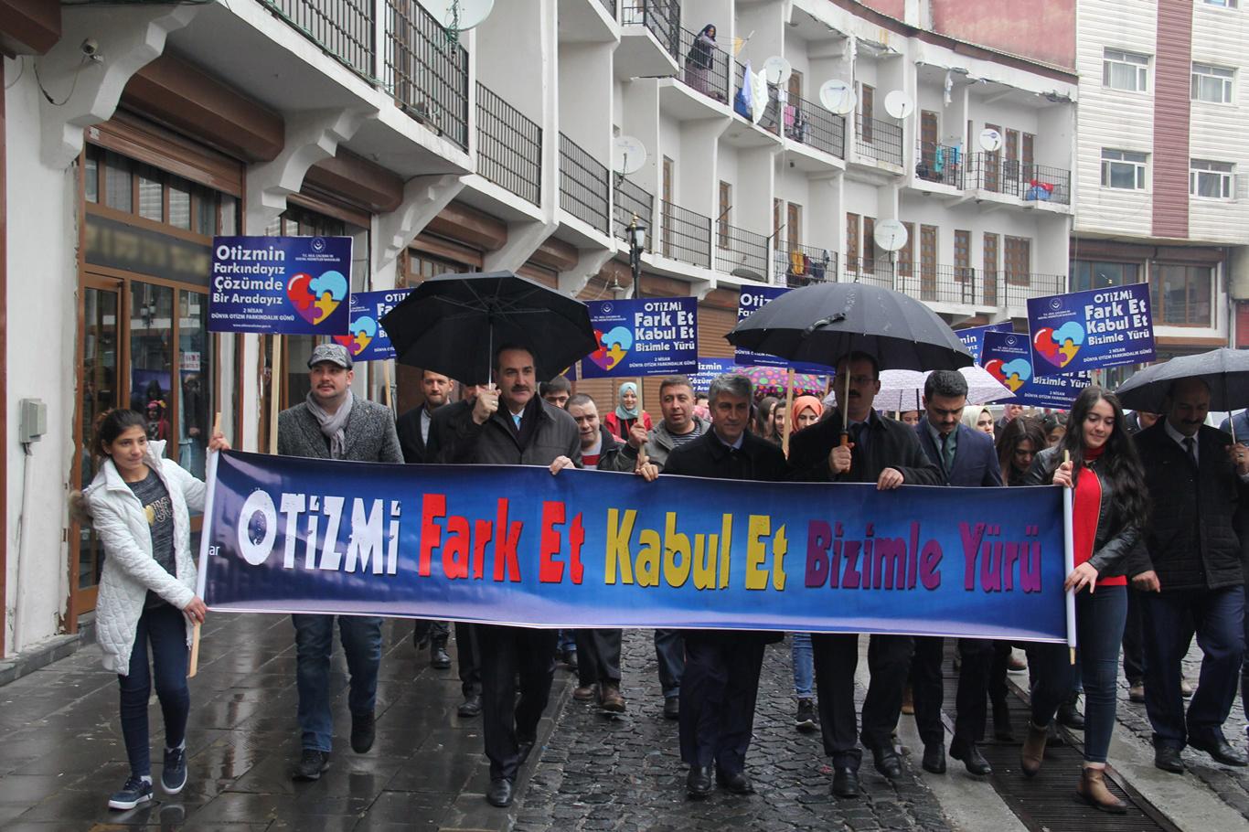 Bitlis'te otizm farkındalık yürüyüşü gerçekleştirildi